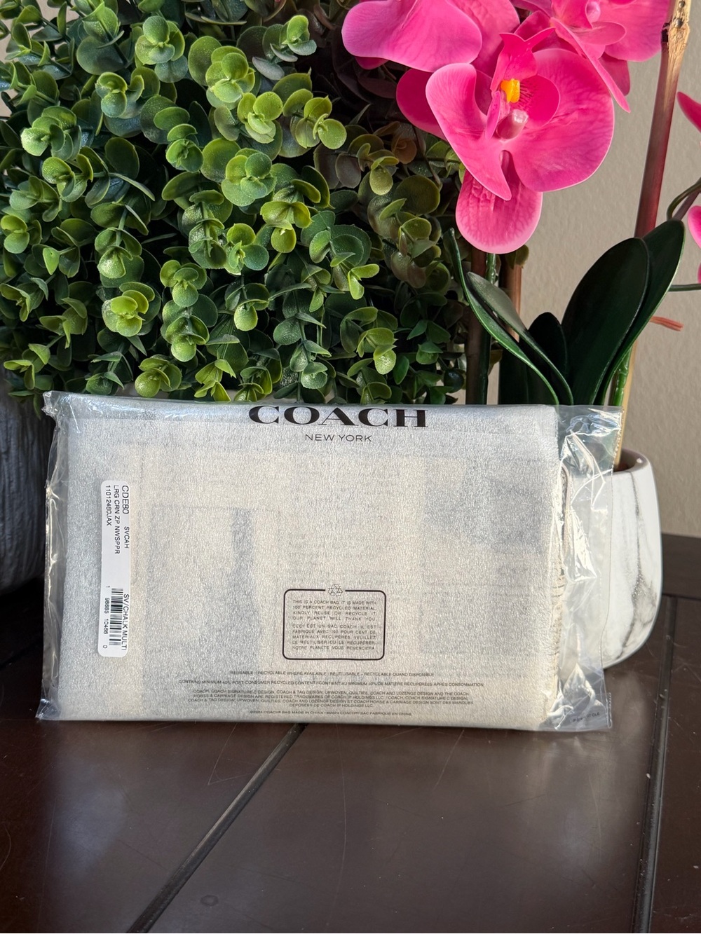 Coach Large Corner Zip Wristlet
With Newspaper Print NWT in packaging. - Picture 3 of 5